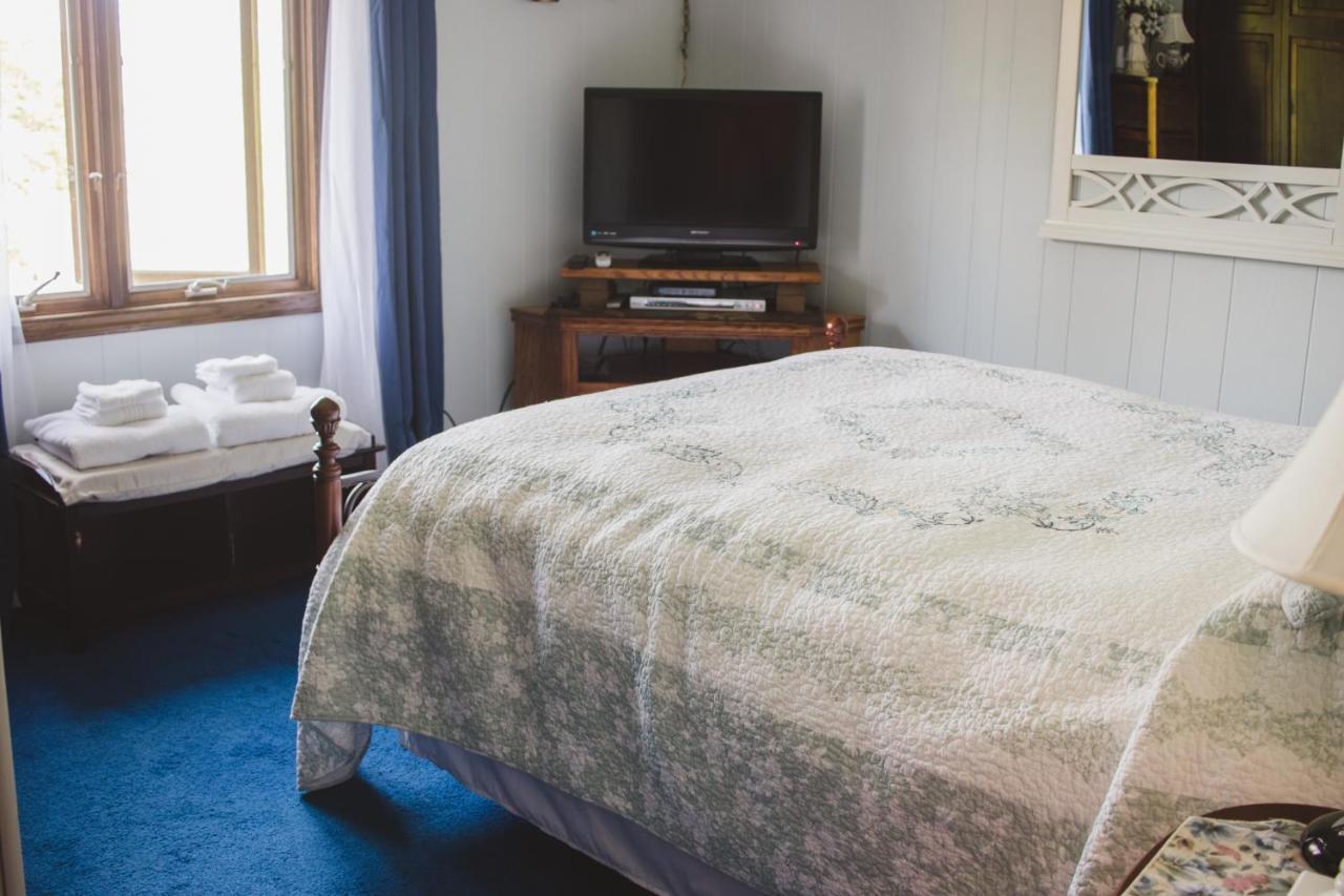 Shane Acres Country Inn Juneau Екстер'єр фото