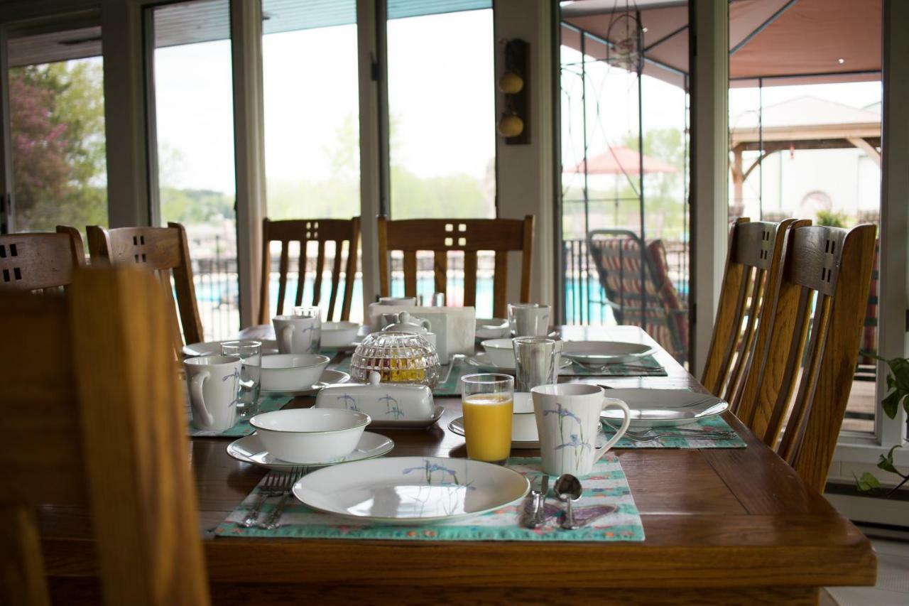 Shane Acres Country Inn Juneau Екстер'єр фото