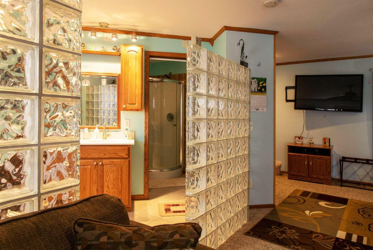 Shane Acres Country Inn Juneau Екстер'єр фото