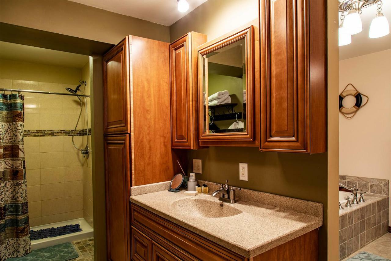 Shane Acres Country Inn Juneau Екстер'єр фото
