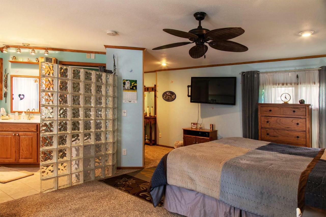 Shane Acres Country Inn Juneau Екстер'єр фото