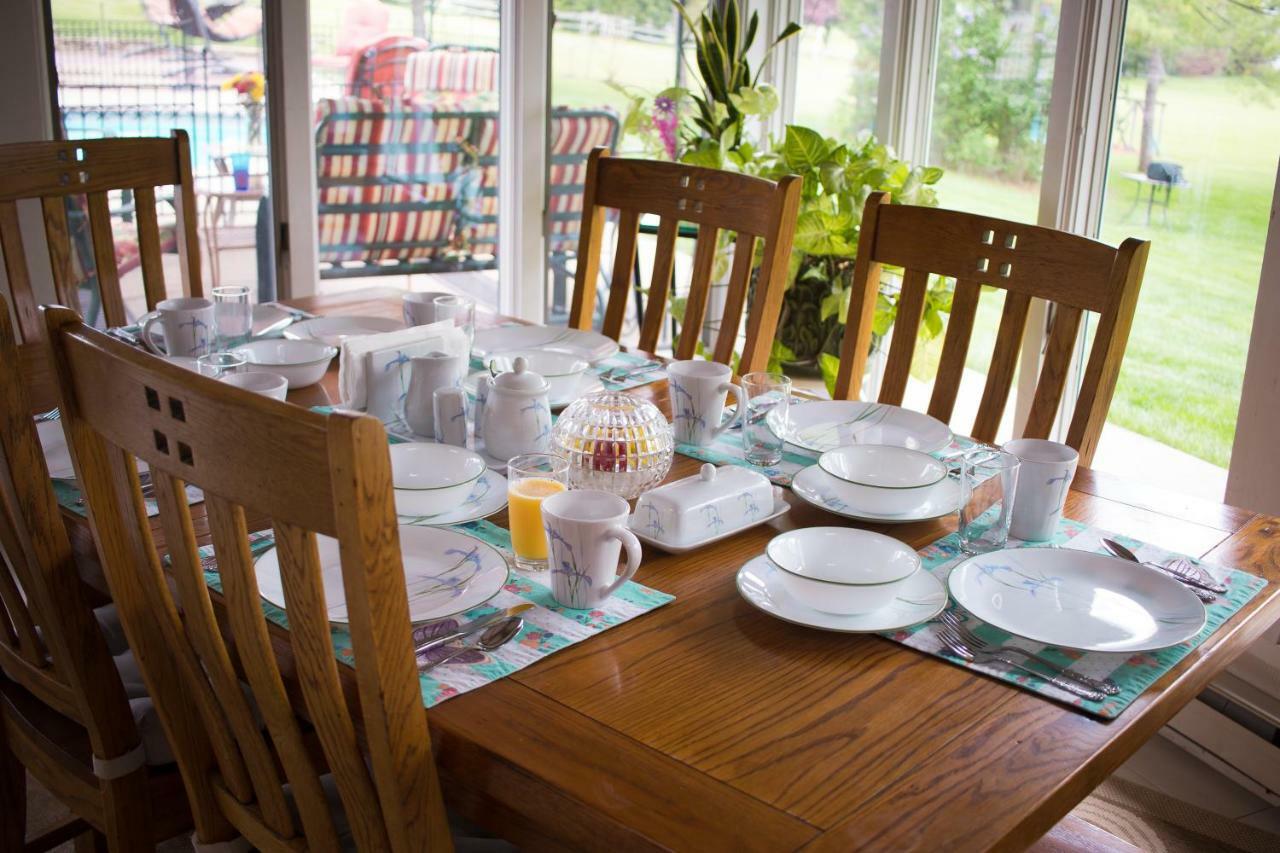Shane Acres Country Inn Juneau Екстер'єр фото